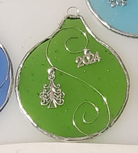 Load image into Gallery viewer, Holidays Stained Glass Sun Catcher Workshops