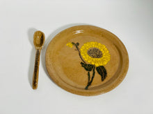 Load image into Gallery viewer, Senior's Pottery workshop: Make a Plate or Spoon Rest and a Spoon